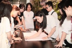 C&acirc;n bằng c&ocirc;ng việc v&agrave; cuộc sống: Quyền lợi ch&iacute;nh đ&aacute;ng hay 'đ&ograve;i hỏi' của người trẻ?