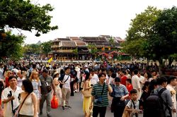 Ph&aacute;t triển du lịch trở th&agrave;nh ng&agrave;nh kinh tế mũi nhọn trong kỷ nguy&ecirc;n mới