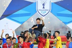 HLV Kim Sang Sik: 'Tôi rất vui vì được cùng bóng đá Việt Nam làm nên lịch sử'