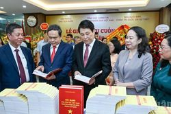 Giới thiệu cuốn s&aacute;ch của nguy&ecirc;n Chủ tịch nước Lương Cường về sức mạnh của d&acirc;n tộc Việt Nam