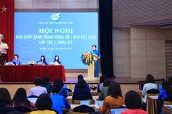 N&acirc;ng cao nhận thức v&agrave; kỹ năng số cho c&aacute;n bộ, hội vi&ecirc;n phụ nữ