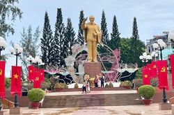 Cần Thơ rực rỡ cờ hoa trong những ngày tháng Tám