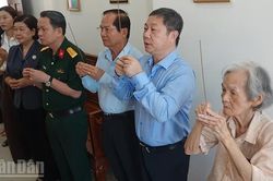 Đoàn lãnh đạo Thành phố Hồ Chí Minh thắp hương tưởng niệm 85 năm ngày hy sinh của đồng chí Nguyễn Thị Minh Khai