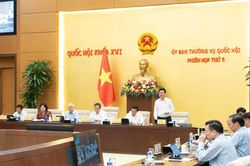 Ủy ban Thường vụ Quốc hội: Hạn chế tối đa can thiệp v&agrave;o quyền tự do kinh doanh