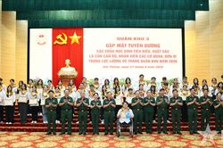 Quân khu 3: Gặp mặt tuyên dương các cháu học sinh tiêu biểu, xuất sắc