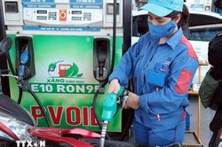 Chiều nay (27-8), gi&aacute; một số mặt h&agrave;ng xăng dầu giảm nhẹ