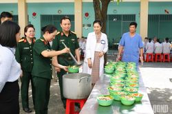 Bệnh viện Quân y 4 lan tỏa nghĩa tình từ 'Bữa ăn yêu thương'