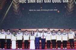 Hơn 2 tỷ đồng tuyên dương 162 học sinh xuất sắc