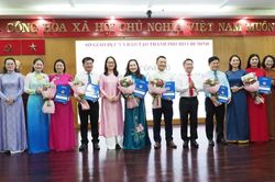 Sở GD-ĐT TPHCM trao quyết định điều động, bổ nhiệm lãnh đạo phòng ban, hiệu trưởng các trường