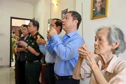 Đoàn đại biểu TPHCM dâng hương tưởng niệm nguyên Bí thư Thành ủy Sài Gòn - Chợ Lớn Nguyễn Thị Minh Khai