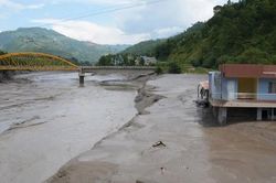 Thảm họa lũ quét, sạt lở ở biên giới Nepal-Trung Quốc: Gần 1.500 người mất tích, chạy đua cứu hộ, cộng đồng quốc tế chung sức
