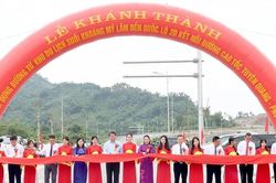 Tuy&ecirc;n Quang kh&aacute;nh th&agrave;nh tuyến đường hơn 480 tỷ đồng v&agrave; khởi c&ocirc;ng cầu k&iacute;nh bắc qua hẻm vực s&acirc;u 120m dịp Quốc kh&aacute;nh