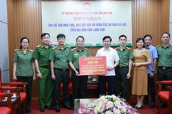 Hơn 800 triệu đồng từ cán bộ, chiến sĩ Công an Lạng Sơn chung tay xóa nhà tạm, nhà dột nát