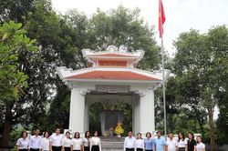 Sở Tư pháp tỉnh Tuyên Quang dâng hương báo công tại đền thờ Chủ tịch Hồ Chí Minh và Khu di tích Bộ Tư pháp