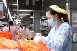Doanh nghiệp phía Nam vượt bão giữa 'tứ bề khó'