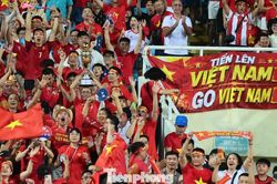 90 ph&uacute;t từ th&oacute;t tim đến vỡ &ograve;a c&ugrave;ng tuyển Việt Nam