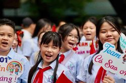 Giảm gần 33.000 hiệu trưởng, hiệu ph&oacute; sau sắp xếp trường học