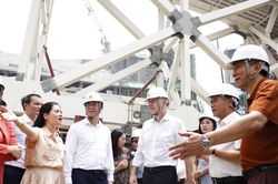 Chủ tịch FIFA thăm sân vận động 60.000 chỗ ngồi của PVF