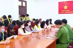 Triệu tập 47 đối tượng li&ecirc;n quan đường d&acirc;y mua b&aacute;n tinh dầu thuốc l&aacute; điện tử chứa ma t&uacute;y