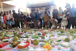 Độc đáo lễ 'cướp cô hồn' ngày Rằm tháng Bảy
