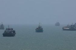Lưu lượng tàu qua eo biển Hormuz tăng nhẹ