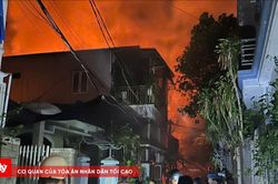 Ch&aacute;y nh&agrave; trong đ&ecirc;m, cảnh s&aacute;t PCCC kịp thời dập lửa