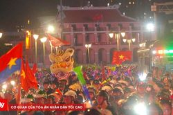 TP.HCM vỡ òa sau chiến thắng của đội tuyển Việt Nam