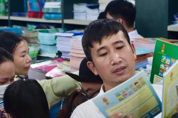 NXB Giáo dục Việt Nam lý giải tình trạng ùn tắc và 'sốt' sách giáo khoa ở TPHCM