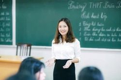 Bộ Nội vụ trả lời việc viên chức thi giáo viên có phải xếp lương từ bậc 1