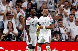 Mbappe ghi hat-trick, Real Madrid bay cao cùng Mourinho