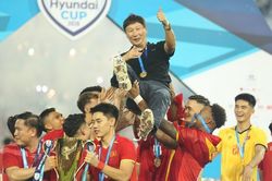 Báo Hàn: HLV Kim Sang Sik vượt thầy Park, tuyển Việt Nam lập kỳ tích