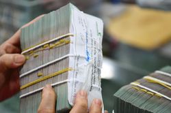 Nhân viên ngân hàng lương 30 triệu đòi hơn 1 tỷ đồng vì bị chấm dứt hợp đồng