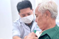 Bộ trưởng Y tế nói về đề xuất sửa chính sách thanh toán BHYT cho người nghỉ hưu