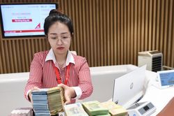 Doanh nghiệp 'khát' vốn, tiền đang nằm ở đâu?