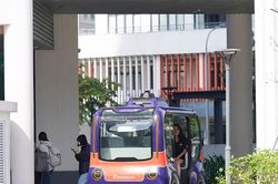 Hà Nội cho thử nghiệm xe buýt tự lái, robot giao hàng không thu phí