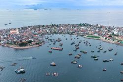 Địa điểm du lịch 2/9 gần Hà Nội: Lên núi bay dù lượn, ra biển đi chợ làng chài