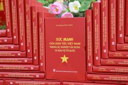 Ra mắt s&aacute;ch của Đại tướng, nguy&ecirc;n Chủ tịch nước Lương Cường