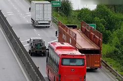 Ngày đầu phạt lỗi không giữ khoảng cách, nhiều tài xế nói 'xe trước phanh'