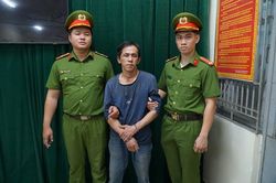 Bắt giữ đối tượng đập tủ k&iacute;nh tiệm v&agrave;ng, cướp t&agrave;i sản chỉ sau 1 giờ g&acirc;y &aacute;n