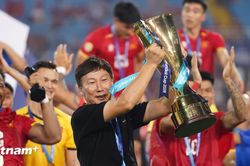 HLV Kim Sang-sik tự nhận là 'vua' trong ngày tuyển Việt Nam vô địch ASEAN Cup