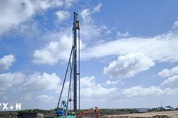 Hợp long cầu Ba Lai 8 trên tuyến đường bộ ven biển Vĩnh Long