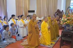 Lễ Vu Lan ở chùa Minh Đạo: Những đóa hồng thắm rơi trên ngực áo hiếu hạnh