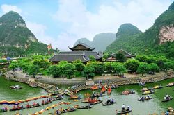 Ninh Bình: Doanh thu du lịch 8 tháng vượt kế hoạch cả năm