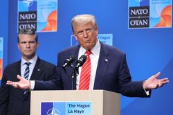 Tổng thống Trump lần đầu thông tin về chuyến thăm Nga của Giám đốc CIA