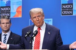 Tổng thống Trump lần đầu thông tin về chuyến thăm Nga của Giám đốc CIA
