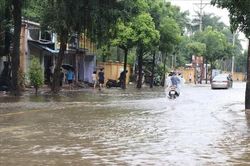 Thời tiết ngày 27/8: Bắc Bộ mưa dông, cảnh báo lũ trên sông Thương và sông Cầu
