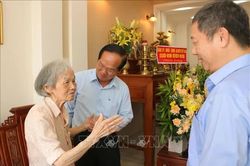 Dâng hương tưởng niệm 85 năm Ngày đồng chí Nguyễn Thị Minh Khai hi sinh
