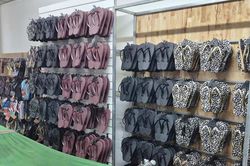 Triệt phá đường dây buôn bán dép giả nhãn hiệu Havaianas, thu giữ hơn 11.000 đôi