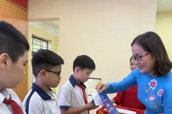 TP Hồ Chí Minh: Trao 139 suất học bổng nâng bước học sinh đến trường