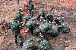 Quy tập thêm 9 bộ hài cốt liệt sĩ tại Công viên Lê Thị Riêng